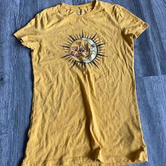Aeropostale Women’s Yellow Moon Short Sleeve Tee Shirt, size medium - Picture 1 of 4
